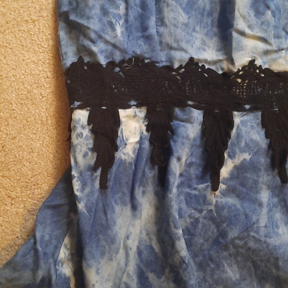 Dress‎ - Picture 3 of 4